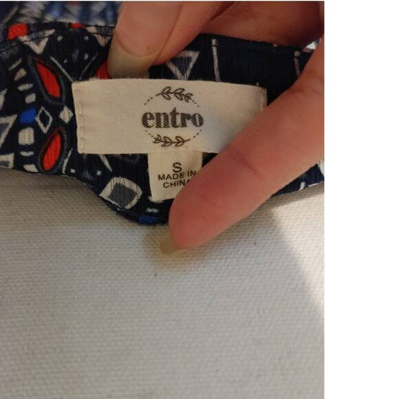 entro Cold Shoulder Pullover Geometric Top Small - Picture 4 of 5